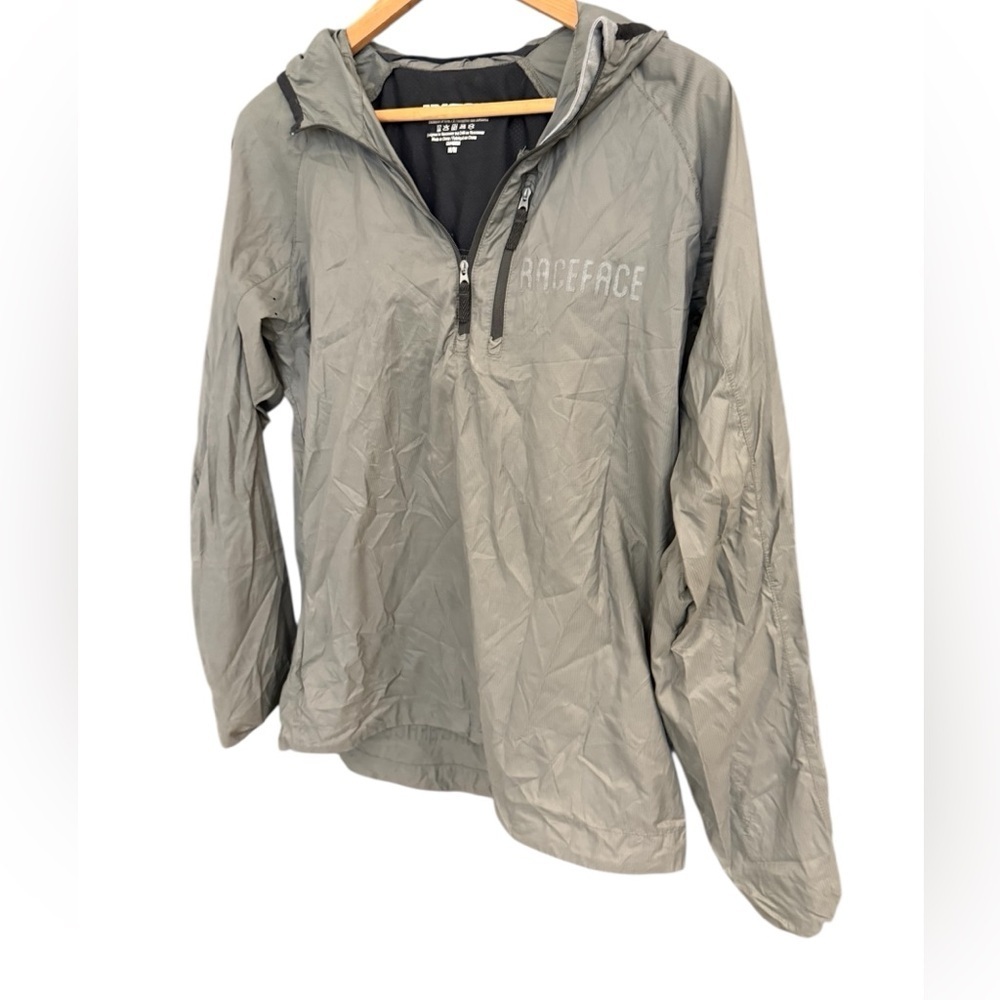 Race Face M EUC nylon lightweight biking Jacket with Hood and Quarter-Zip Design